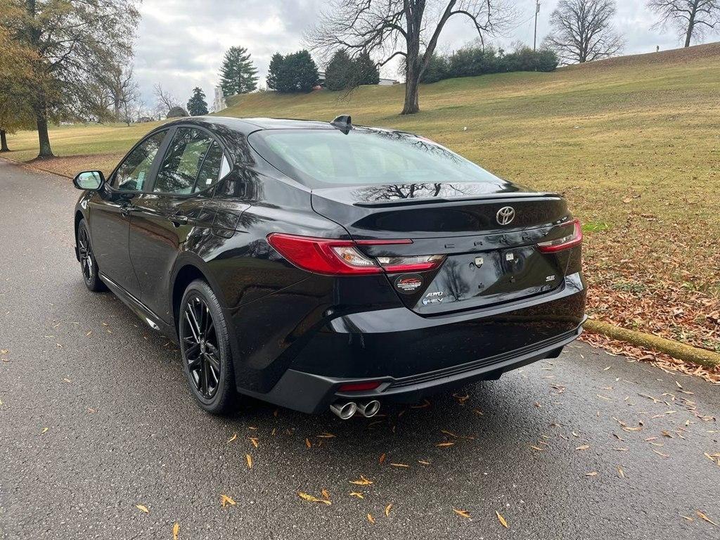 Toyota Camry Hybrid SE AWD 2025