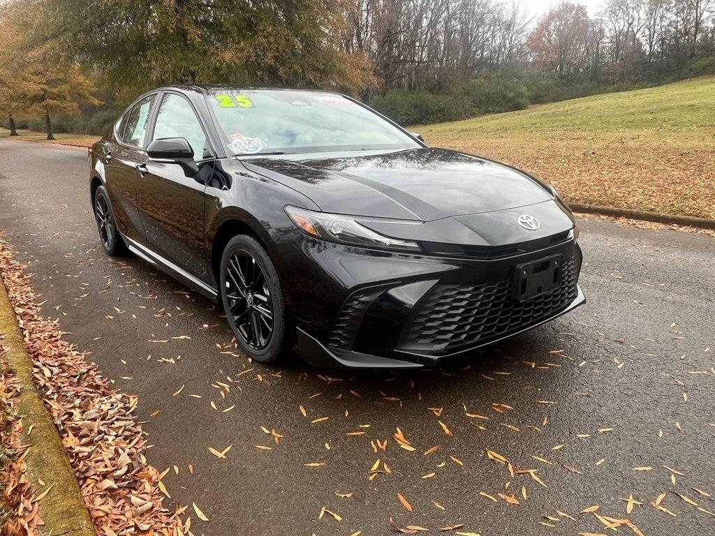 Toyota Camry Hybrid SE AWD 2025