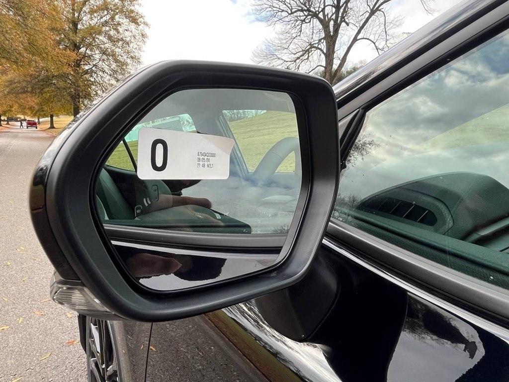 Toyota Camry Hybrid SE AWD 2025