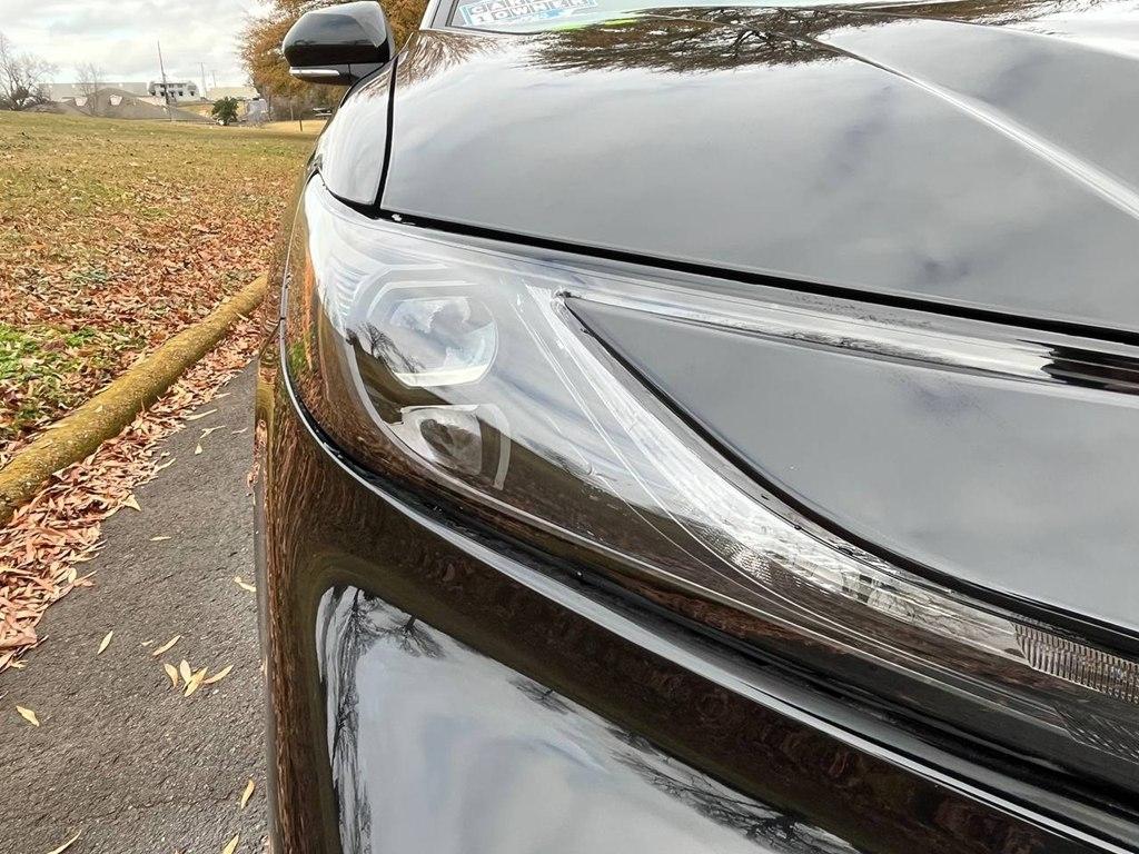 Toyota Camry Hybrid SE AWD 2025