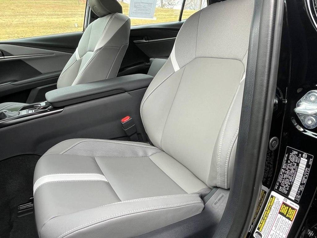 Toyota Camry Hybrid SE AWD 2025