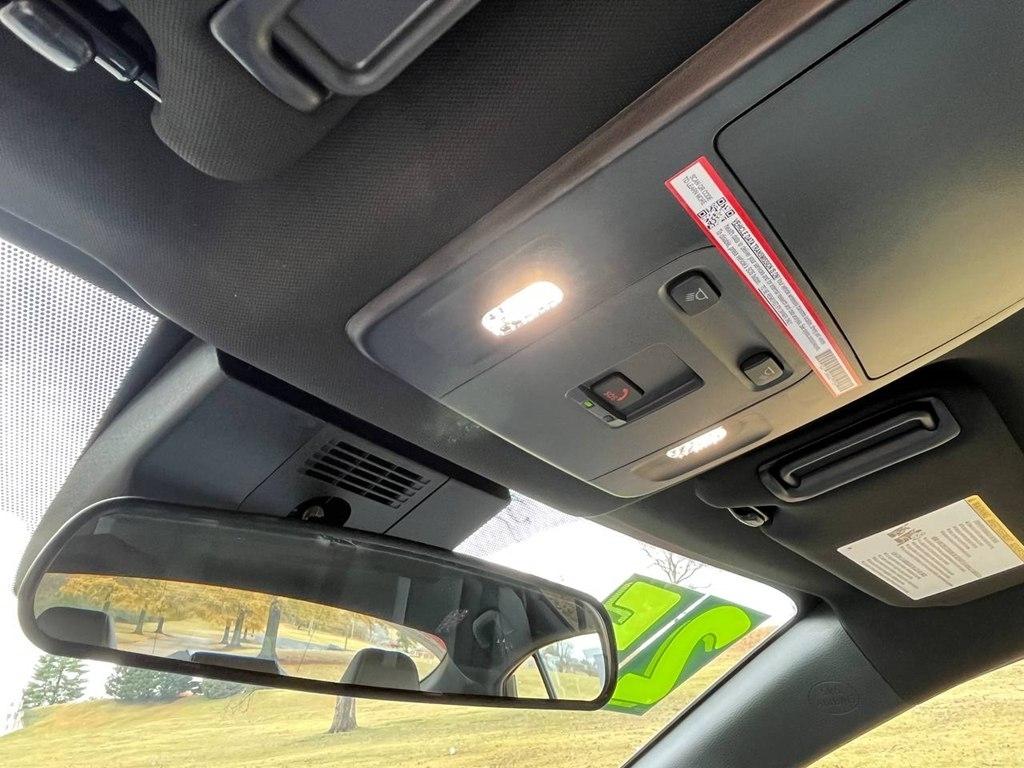 Toyota Camry Hybrid SE AWD 2025