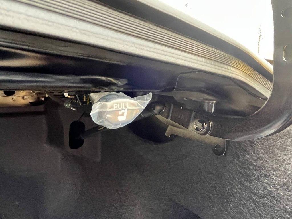 Toyota Camry Hybrid SE AWD 2025