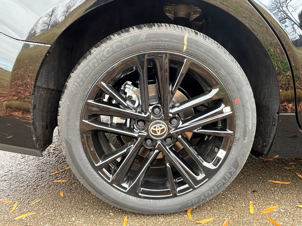 Toyota Camry Hybrid SE AWD 2025