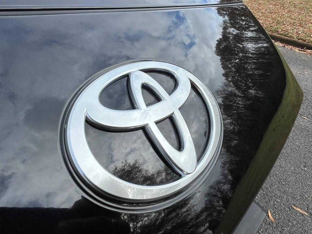 Toyota Camry Hybrid SE AWD 2025