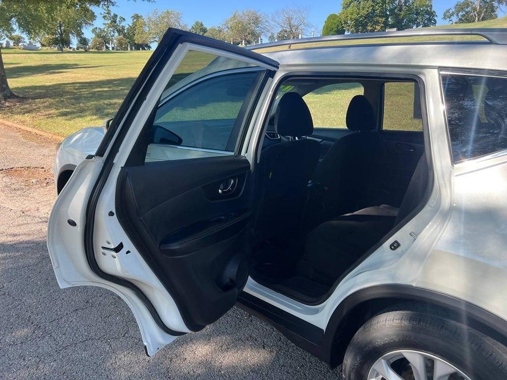 Nissan Rogue FWD 4dr SV 2014