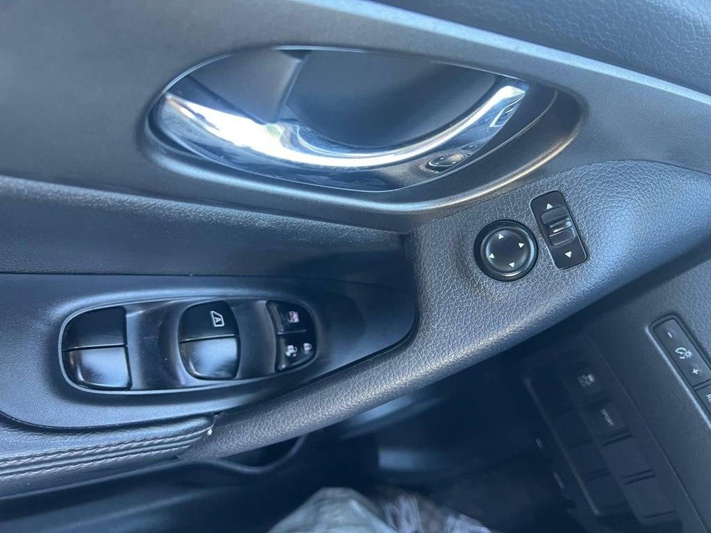 Nissan Rogue FWD 4dr SV 2014
