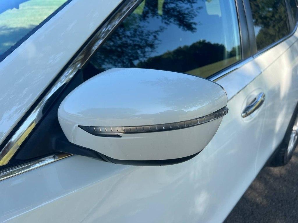 Nissan Rogue FWD 4dr SV 2014