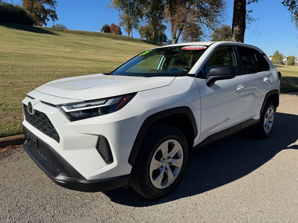 Toyota RAV4 LE FWD (Natl) 2025