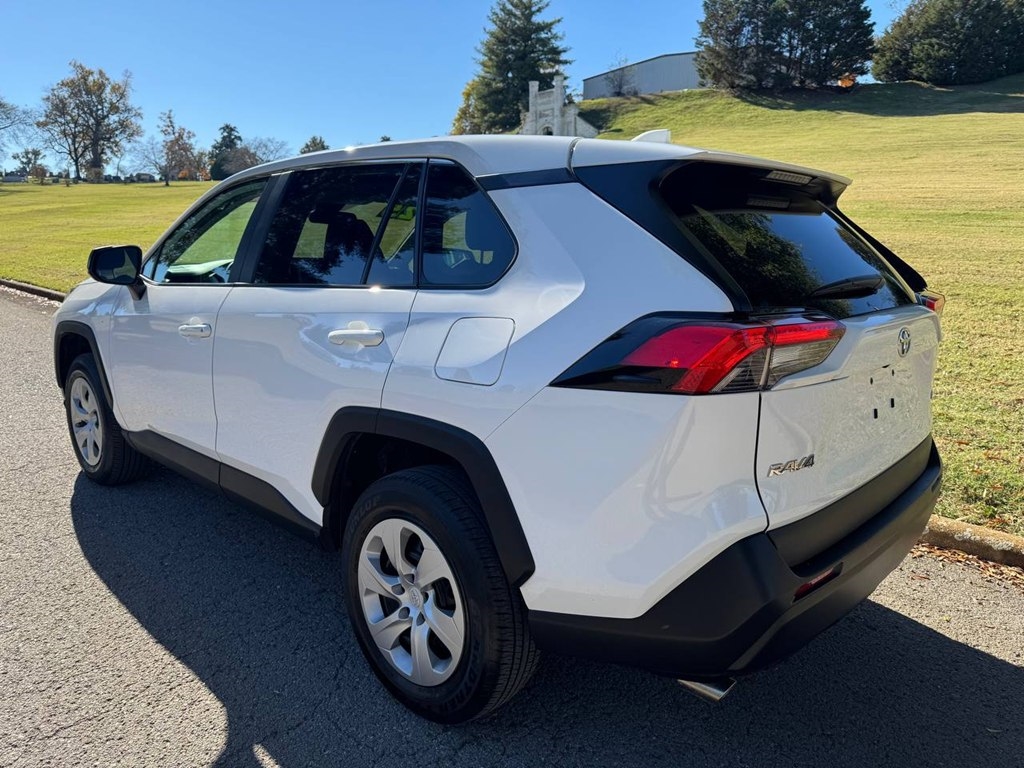 Toyota RAV4 LE FWD (Natl) 2025