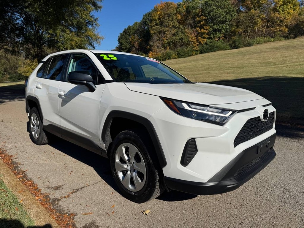 Toyota RAV4 LE FWD (Natl) 2025