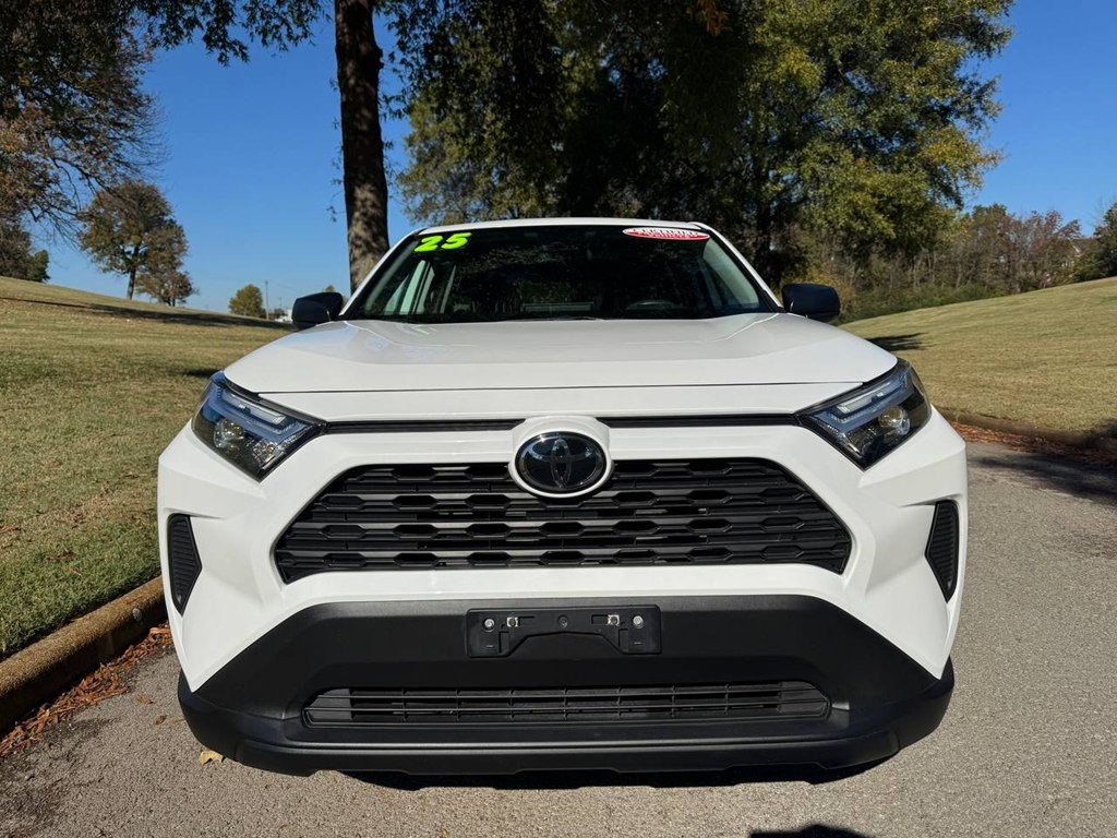 Toyota RAV4 LE FWD (Natl) 2025