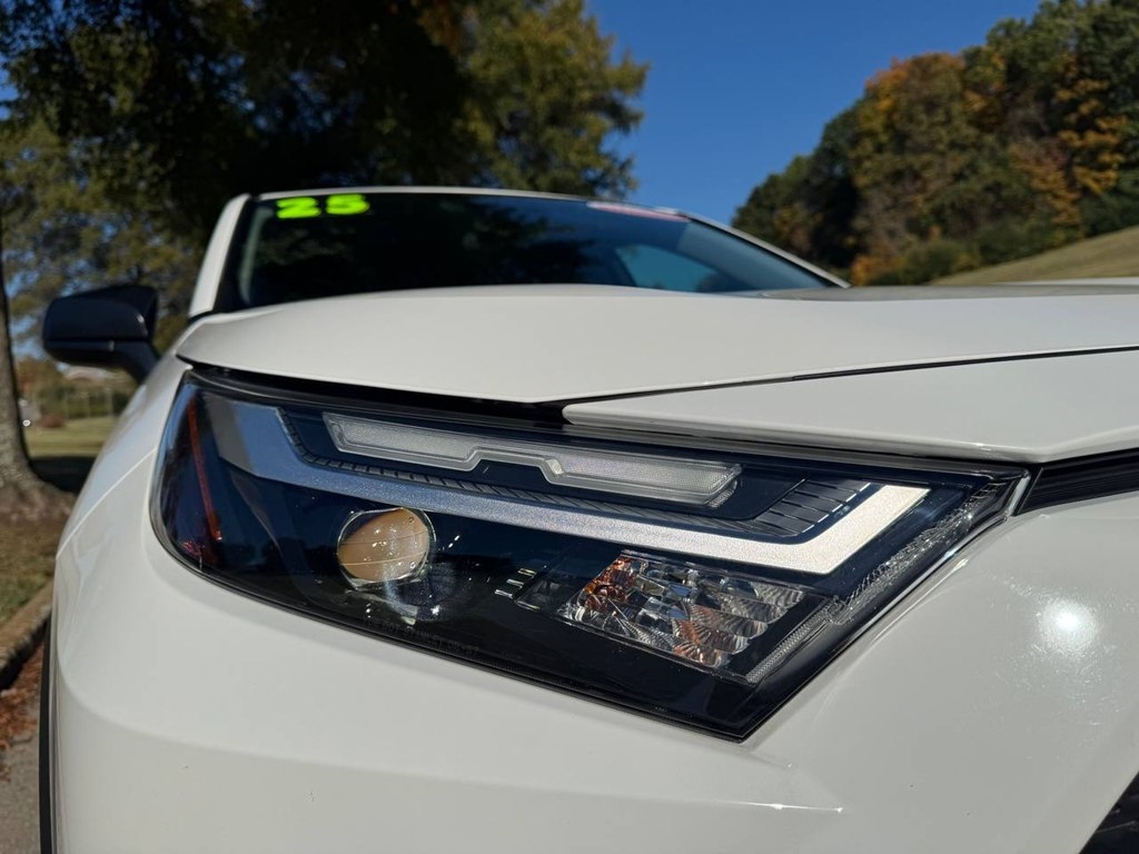 Toyota RAV4 LE FWD (Natl) 2025