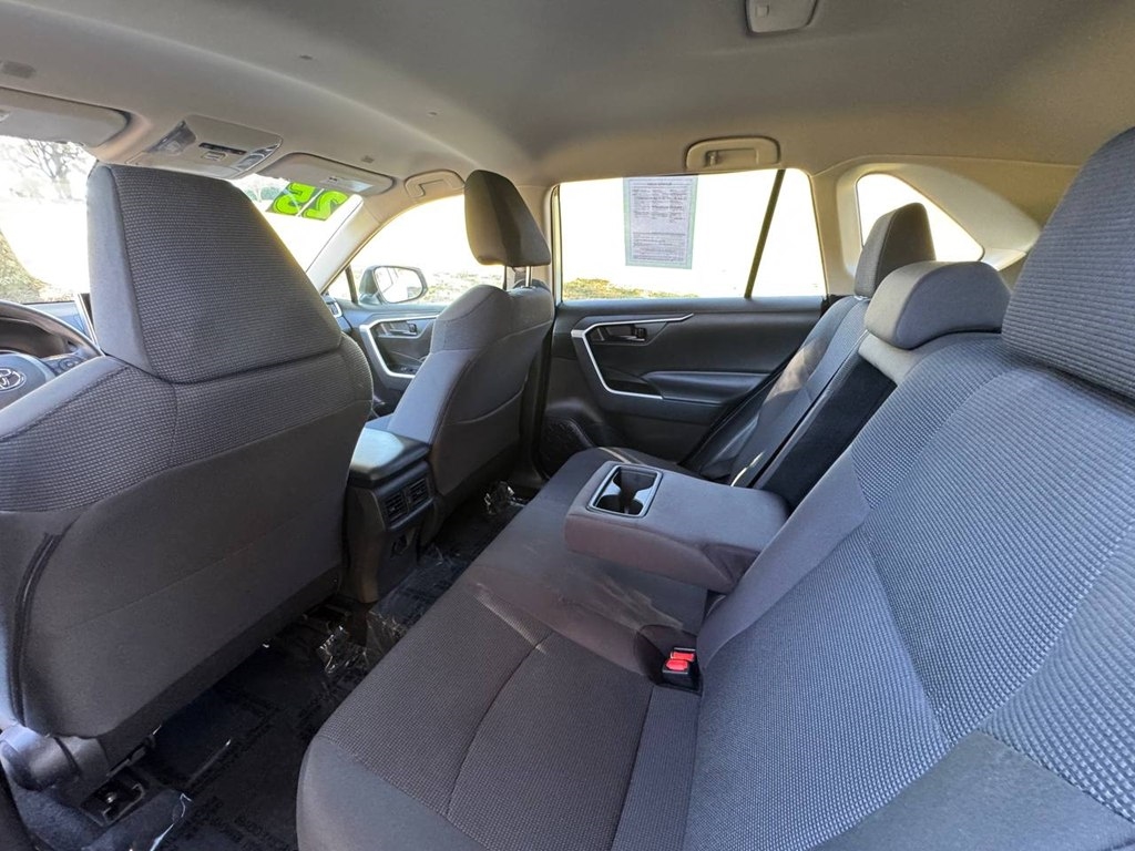 Toyota RAV4 LE FWD (Natl) 2025