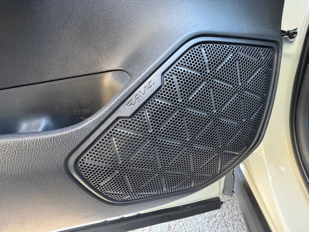 Toyota RAV4 LE FWD (Natl) 2025