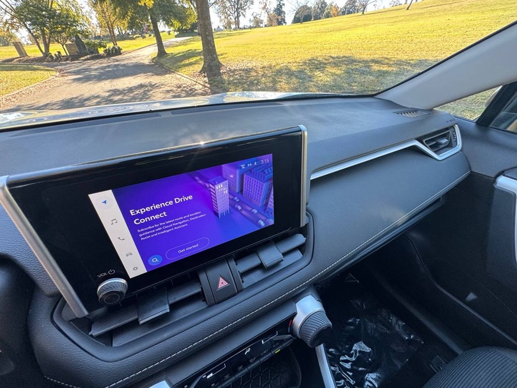 Toyota RAV4 LE FWD (Natl) 2025