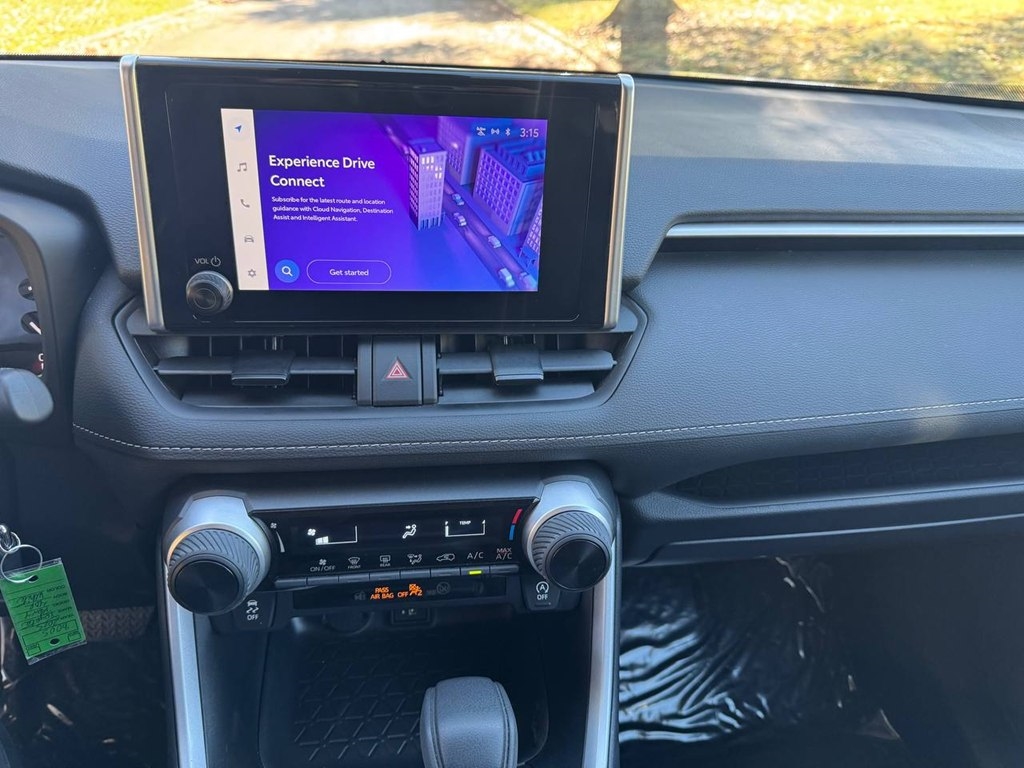 Toyota RAV4 LE FWD (Natl) 2025