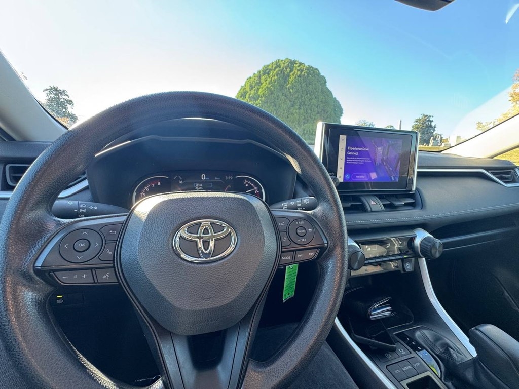 Toyota RAV4 LE FWD (Natl) 2025