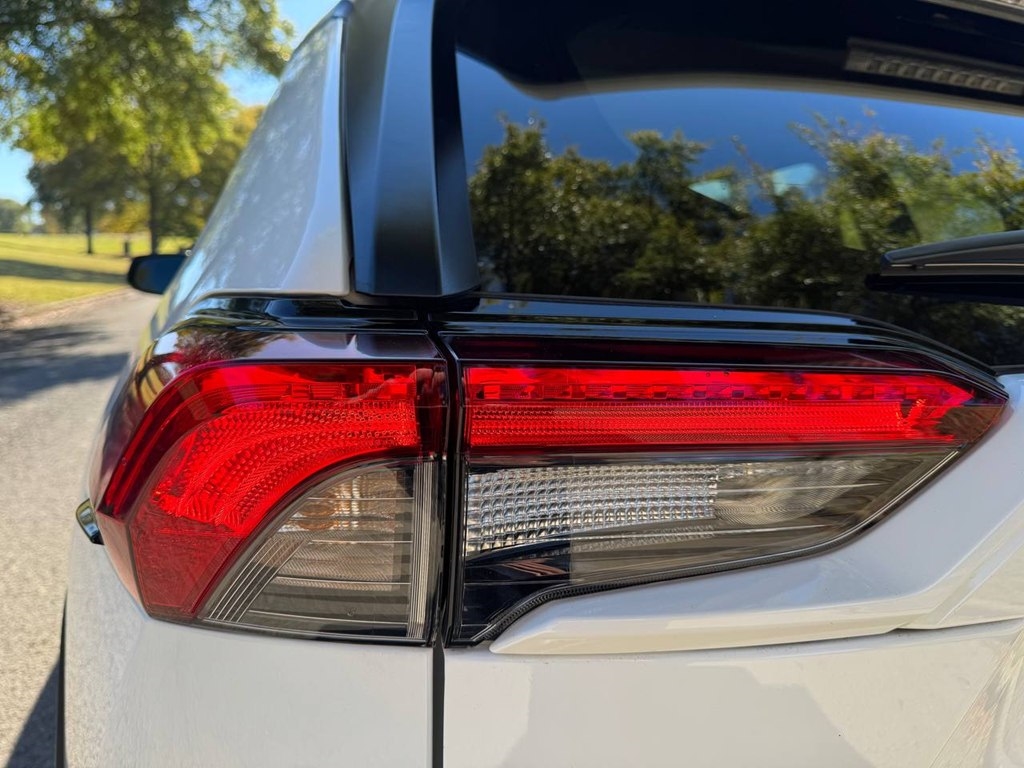 Toyota RAV4 LE FWD (Natl) 2025