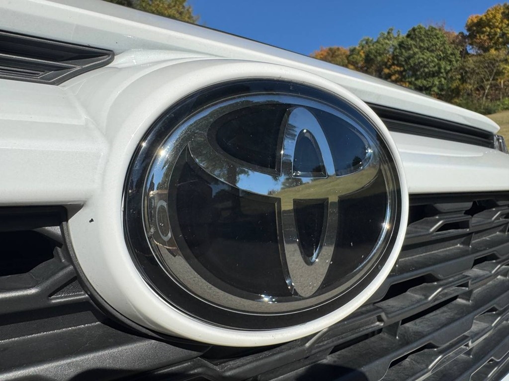 Toyota RAV4 LE FWD (Natl) 2025