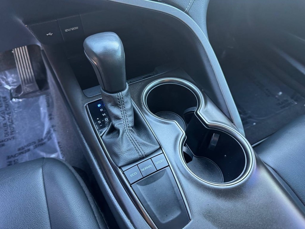 Toyota Camry SE Auto (Natl) 2024