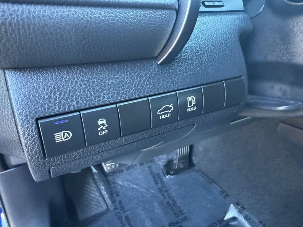 Toyota Camry SE Auto (Natl) 2024