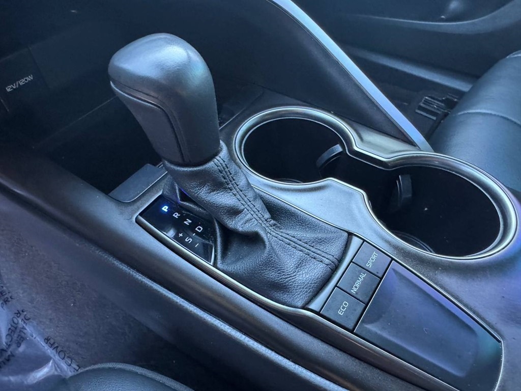 Toyota Camry SE Auto (Natl) 2024