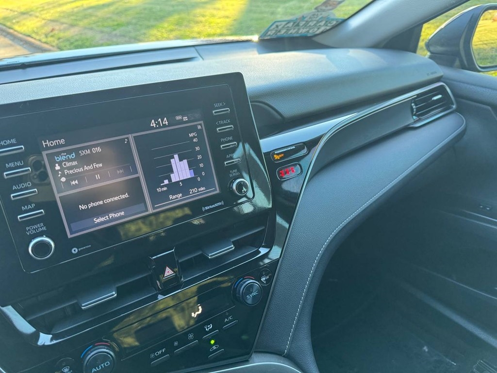 Toyota Camry SE Auto (Natl) 2024