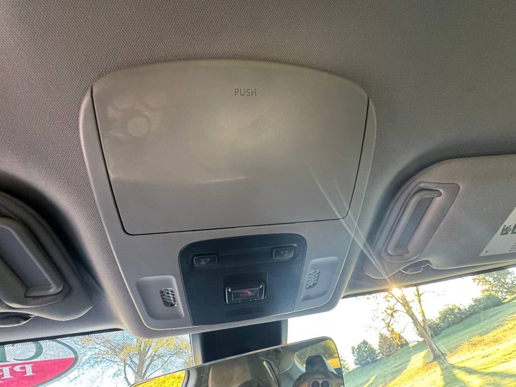 Toyota Camry SE Auto (Natl) 2024