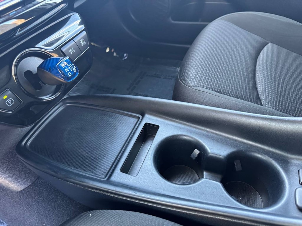 Toyota Prius L Eco (Natl) 2022