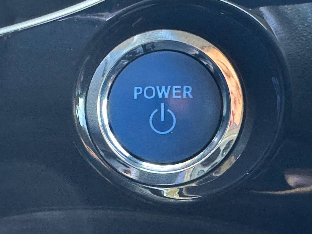 Toyota Prius L Eco (Natl) 2022