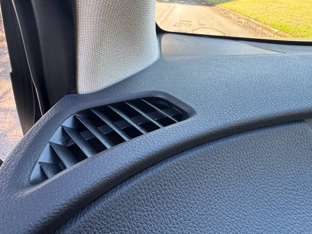 Toyota Prius L Eco (Natl) 2022