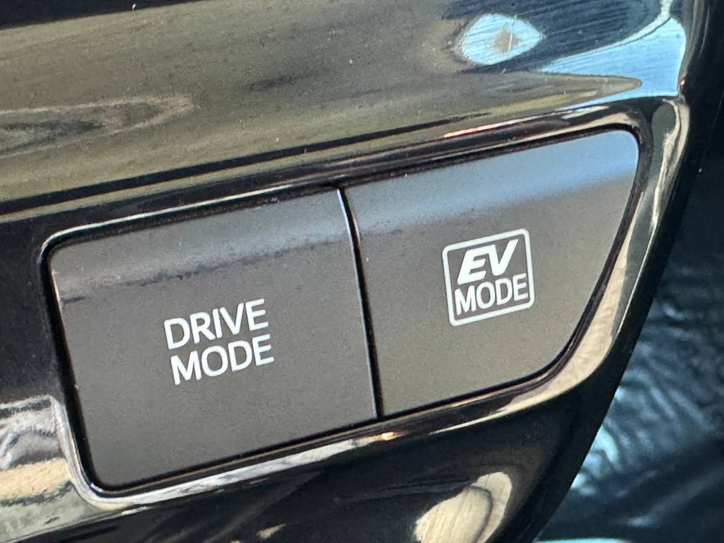 Toyota Prius L Eco (Natl) 2022