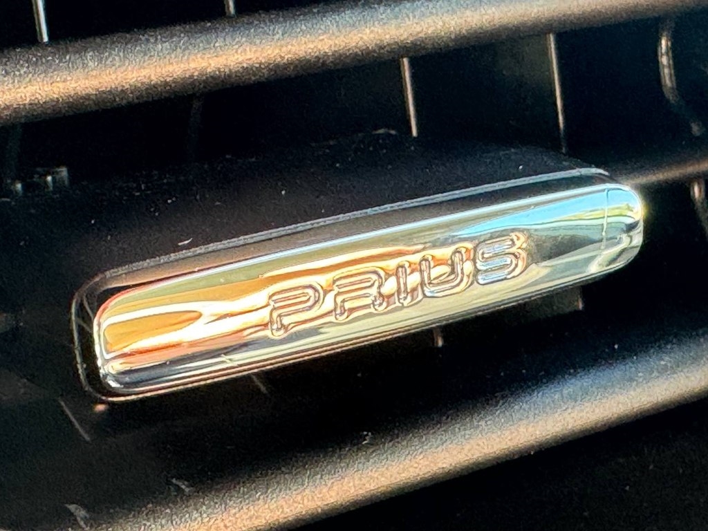 Toyota Prius L Eco (Natl) 2022