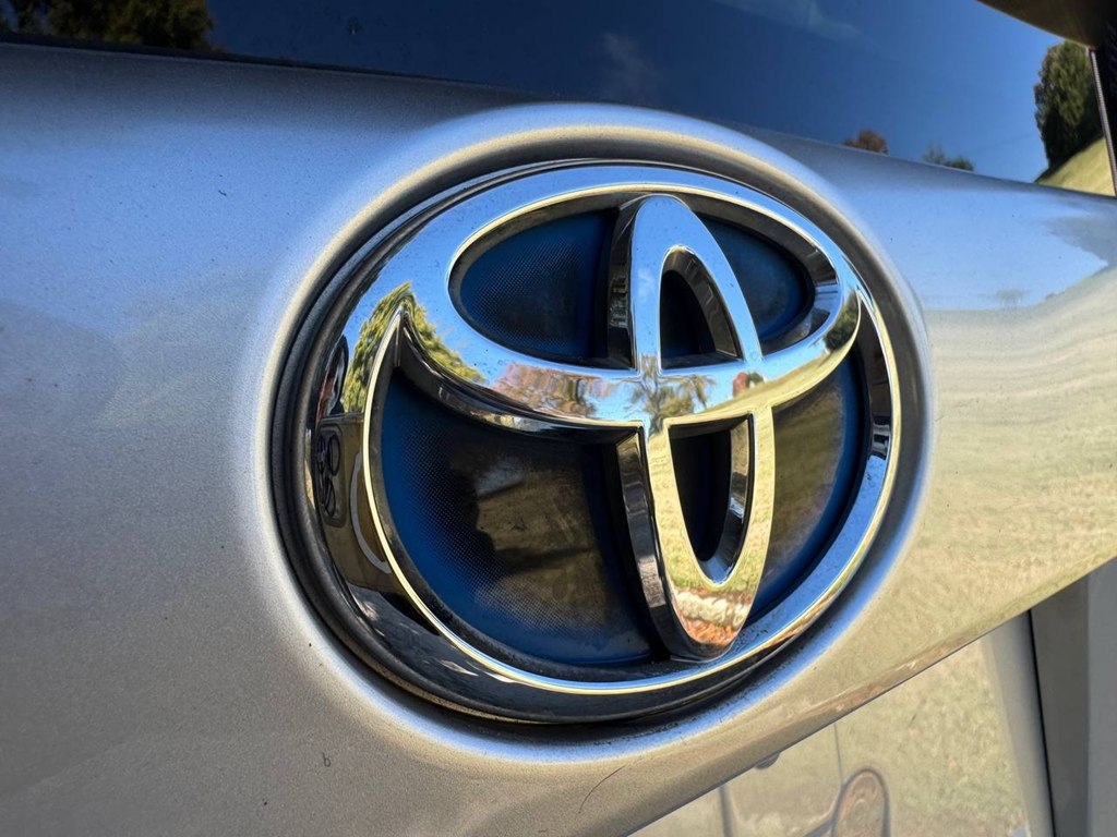 Toyota Prius L Eco (Natl) 2022