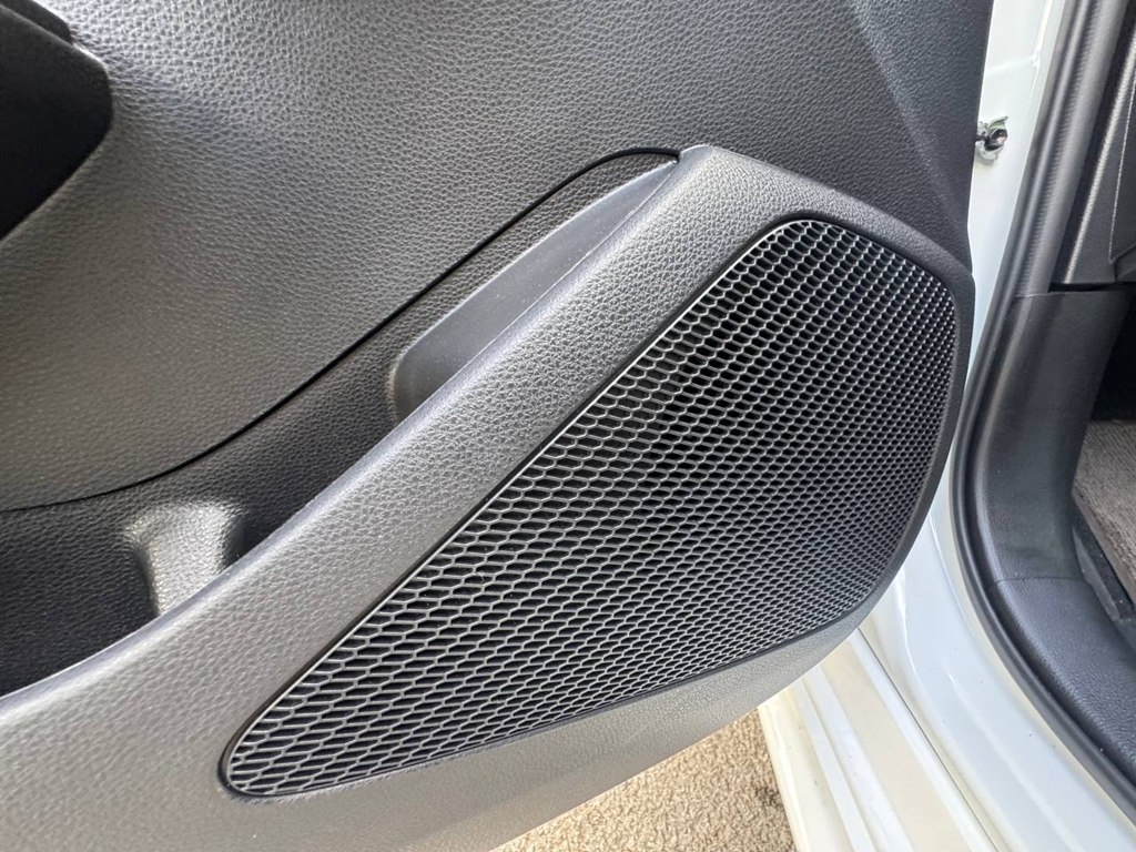 Toyota Corolla LE CVT (Natl) 2024