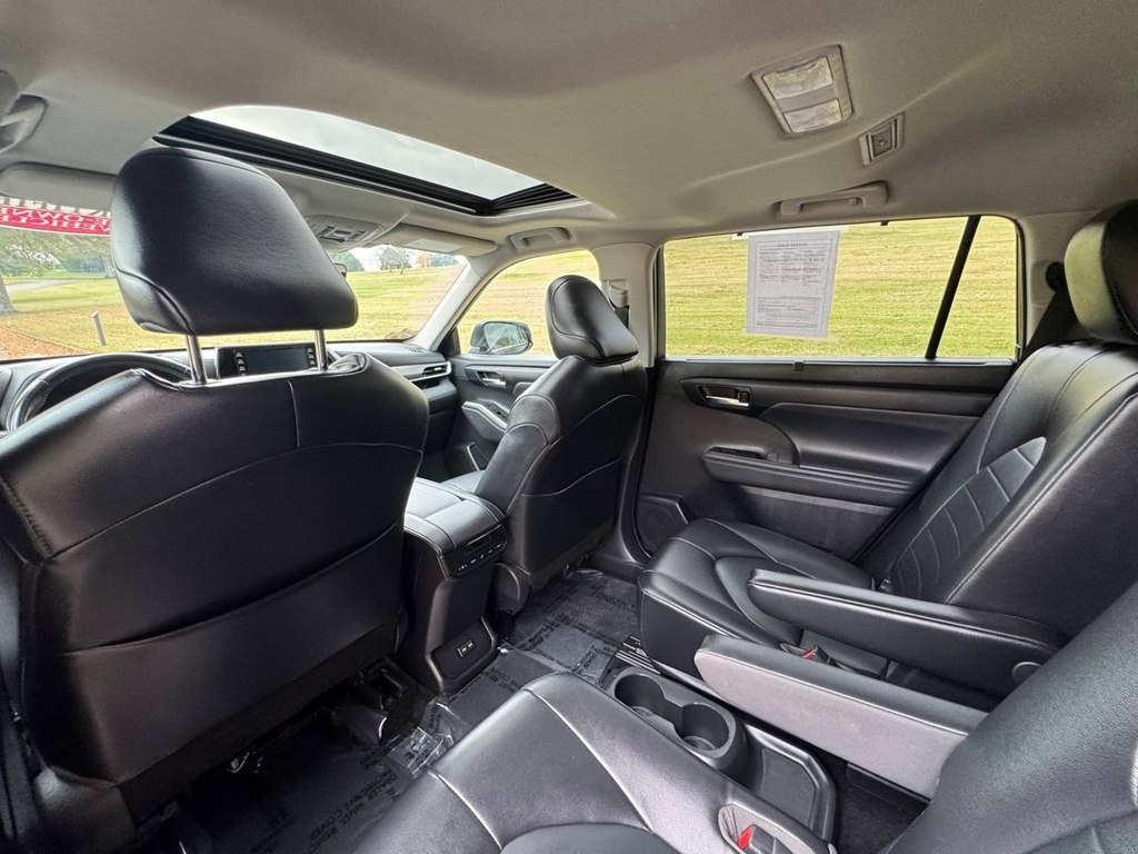 Toyota Highlander XLE AWD (Natl) 2022