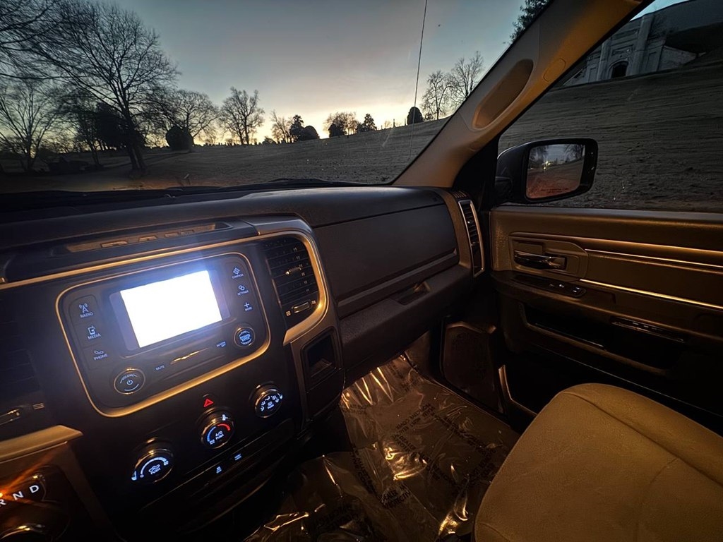 RAM 1500 Classic SLT 4x2 Crew Cab 6'4" Box 2021