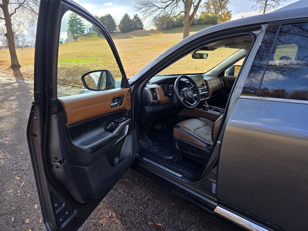 Nissan Pathfinder Platinum 4WD 2024