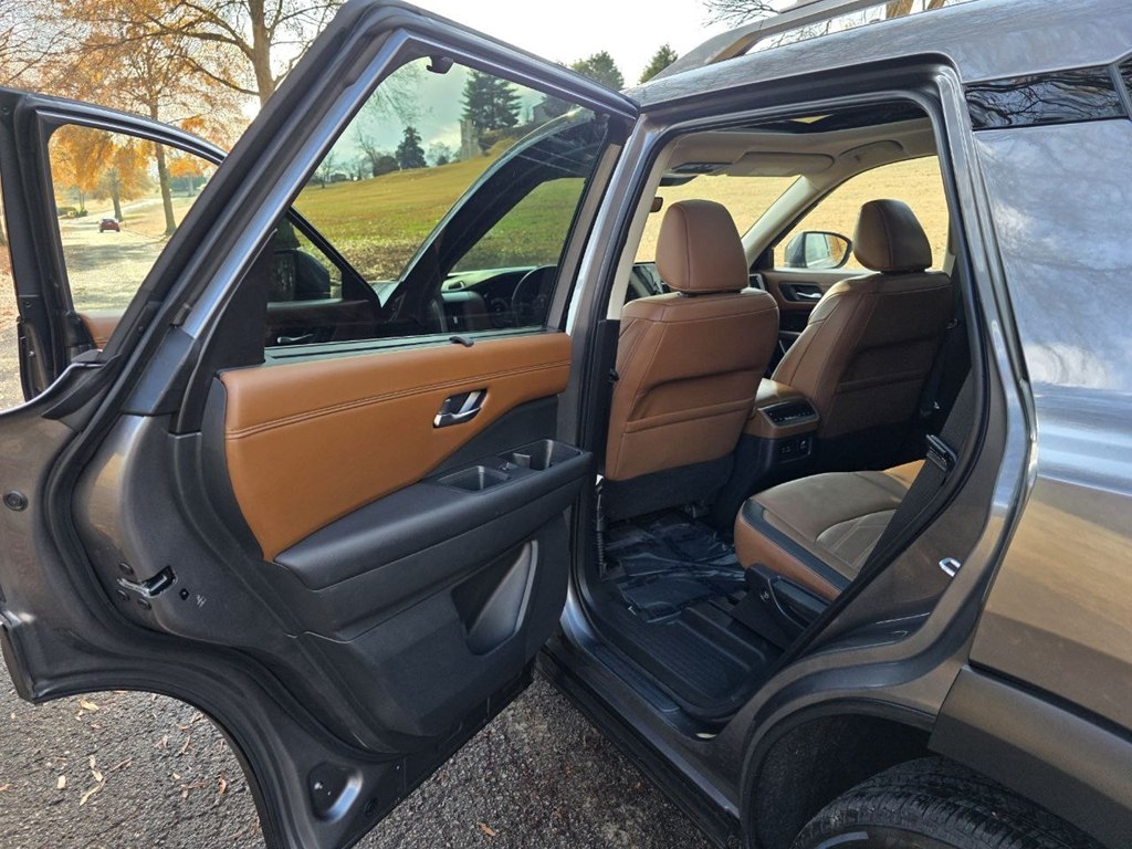 Nissan Pathfinder Platinum 4WD 2024