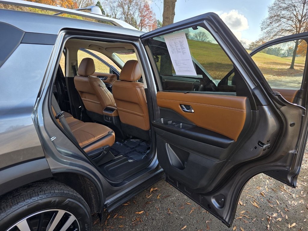 Nissan Pathfinder Platinum 4WD 2024