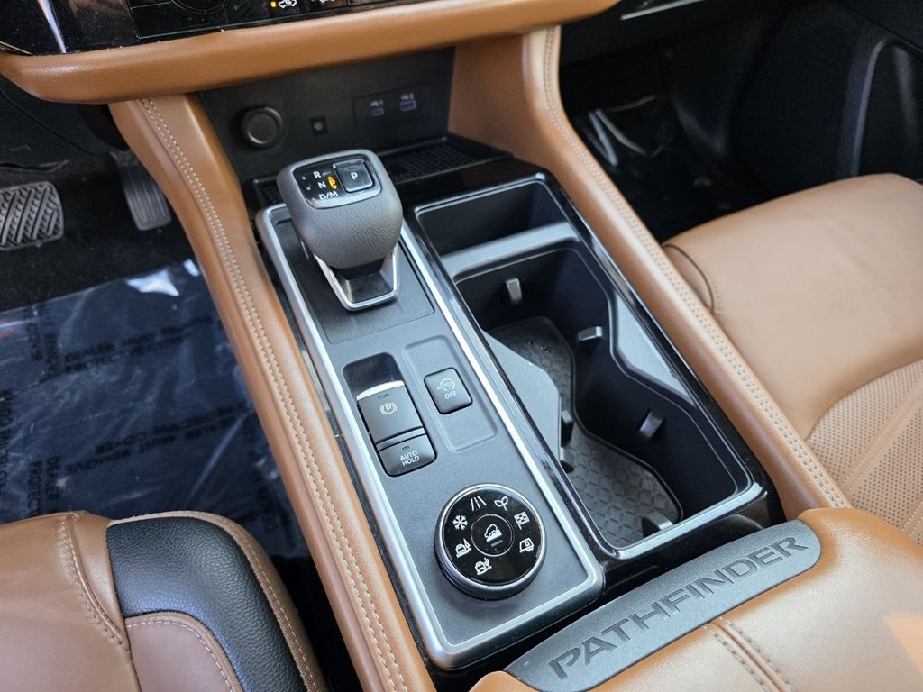 Nissan Pathfinder Platinum 4WD 2024