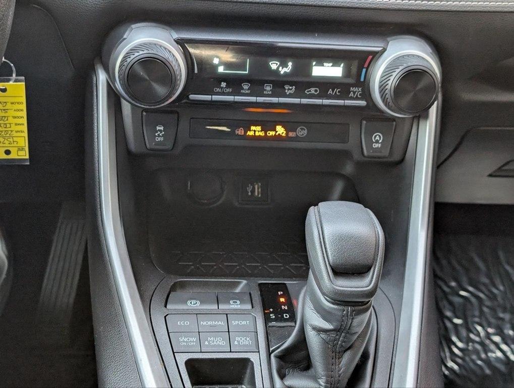 Toyota RAV4 LE AWD (Natl) 2024