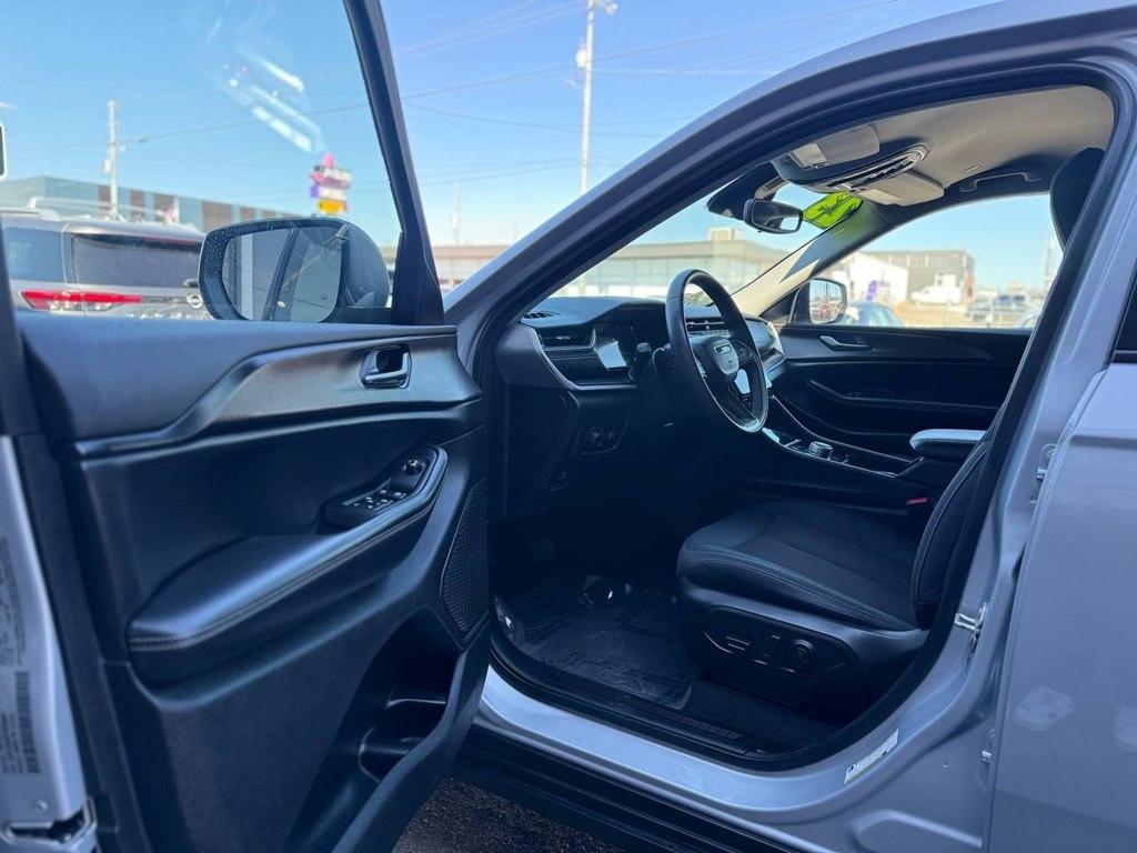 Jeep Grand Cherokee L Laredo 4x4 2023