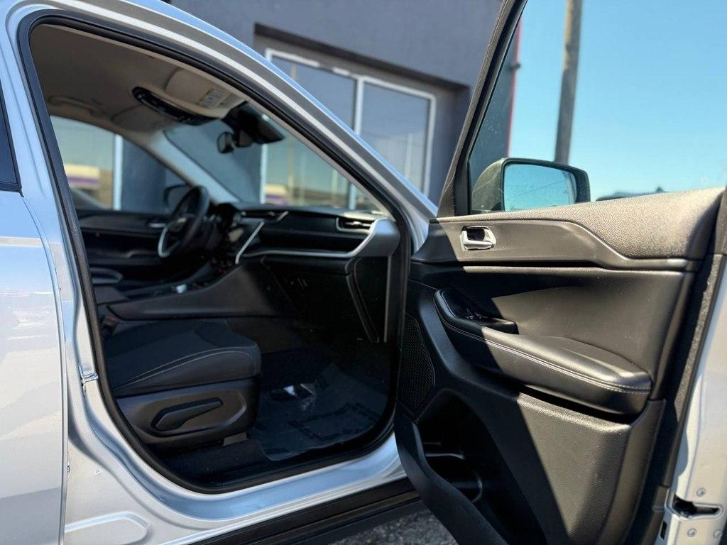 Jeep Grand Cherokee L Laredo 4x4 2023