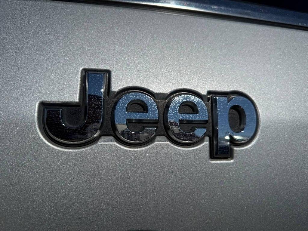 Jeep Grand Cherokee L Laredo 4x4 2023