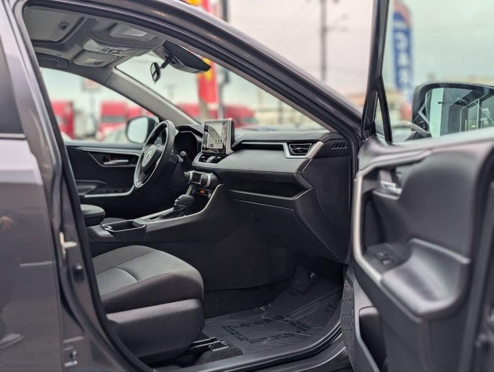 Toyota RAV4 XLE FWD (Natl) 2024