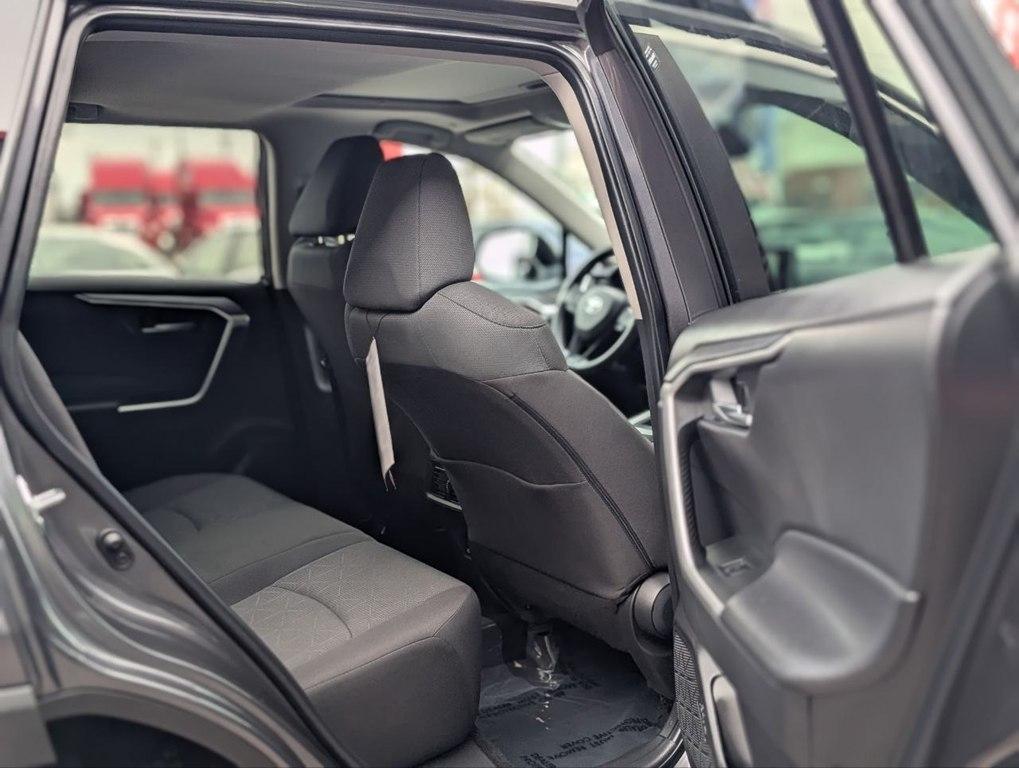 Toyota RAV4 XLE FWD (Natl) 2024