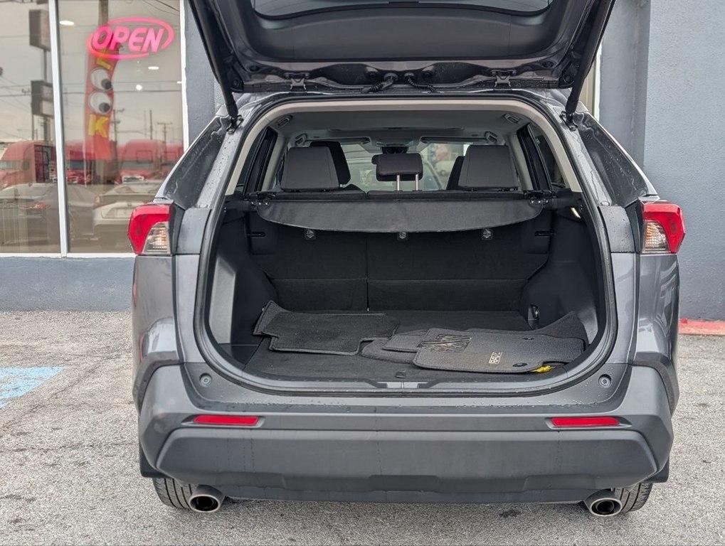 Toyota RAV4 XLE FWD (Natl) 2024