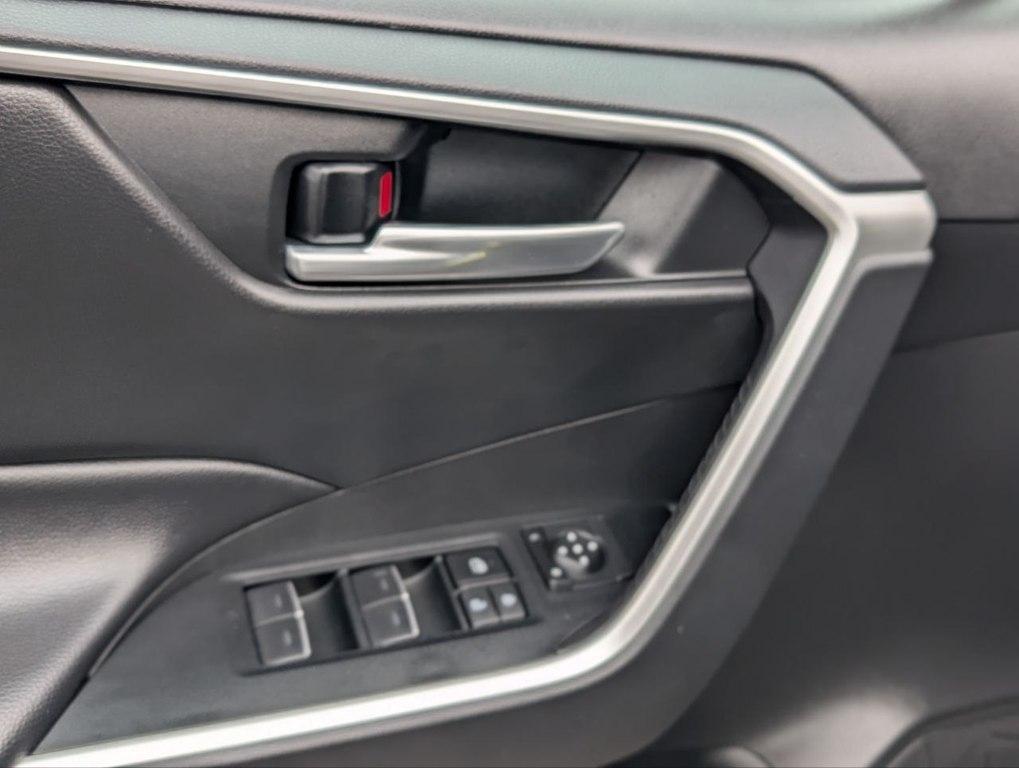 Toyota RAV4 XLE FWD (Natl) 2024